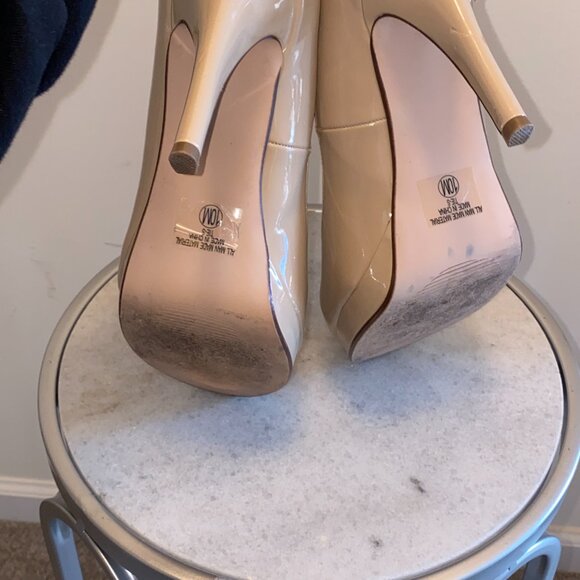 Nude Patent Leather Mary Jane Pump w/ Rounded Toe - Picture 4 of 7